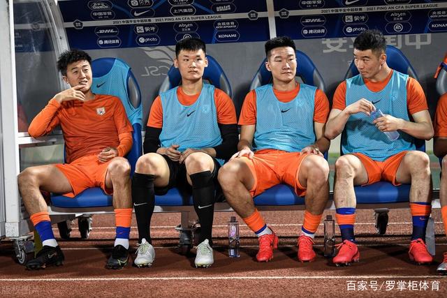 亚洲杯备战期间，中国U18男篮B队首战不敌西班牙强队，姚明和斯科拉现场助阵